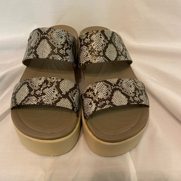 Crocs | Brooklyn mid wedge sandals size 9 - Picture 2 of 4